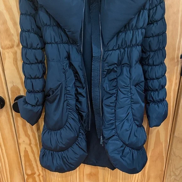 Milano Elegant Black Puffer Coat - Picture 4 of 6